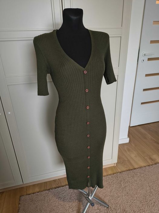 Dzianinowa sweterkowa sukienka, guziczki, M Reserved