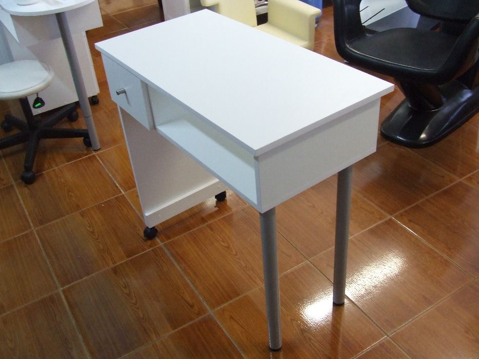 Mesa de manicura / Estetica / Cabeleireiro / Unhas de gel / Manicure