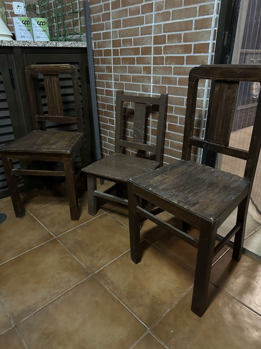 4 cadeiras de madeira + 3 antigas