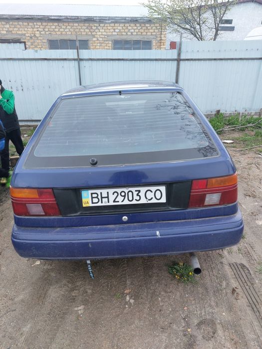 Hyundai Pony капот