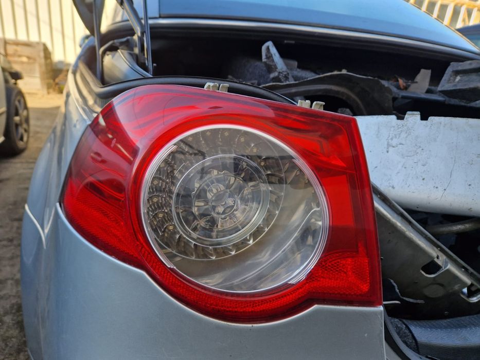 Lampa lewa tył w błotnik VW Eos Europa