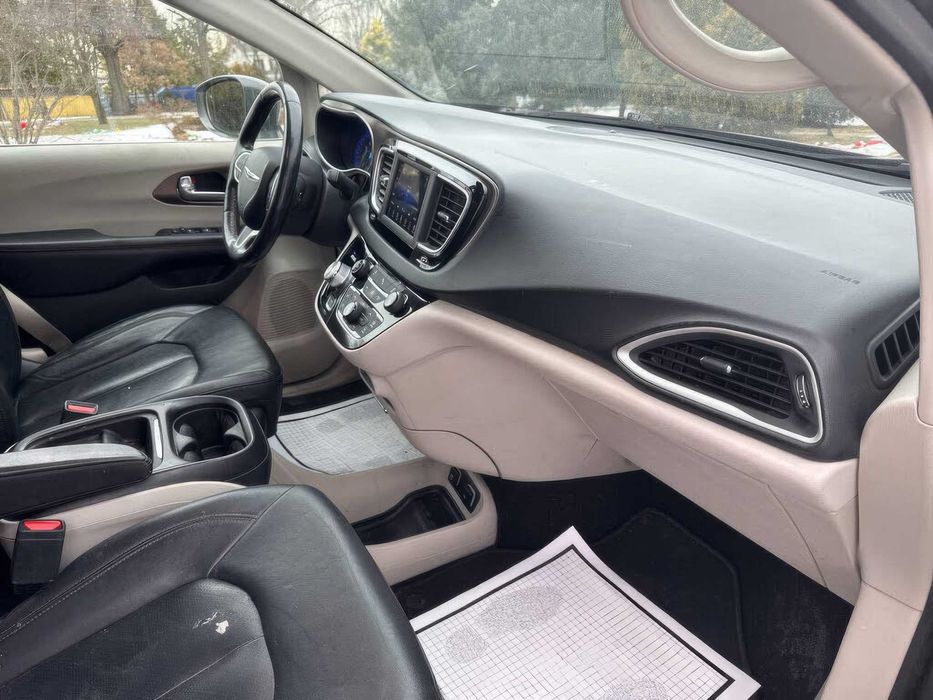 Chrysler Pacifica      2019