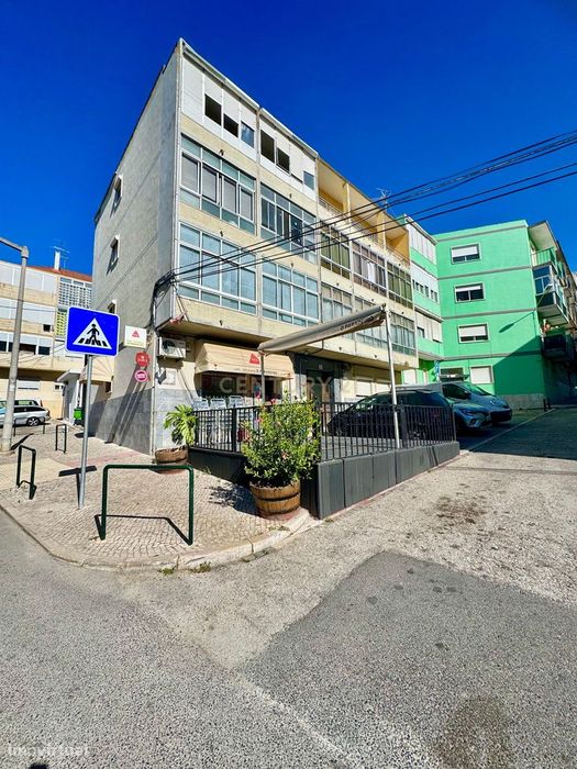 Loja para venda em Camarate