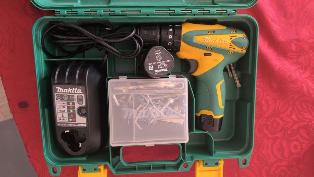 Makita aparafusadora com função martelo