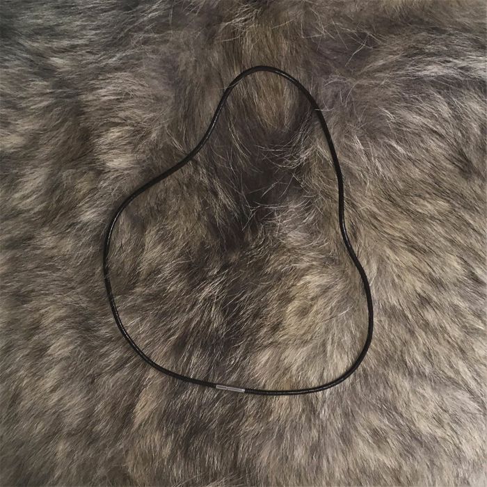 Кожаный шнурок на шею