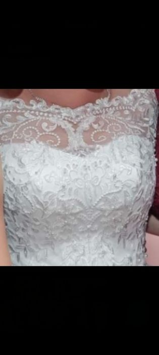 Продається весільна сукня.