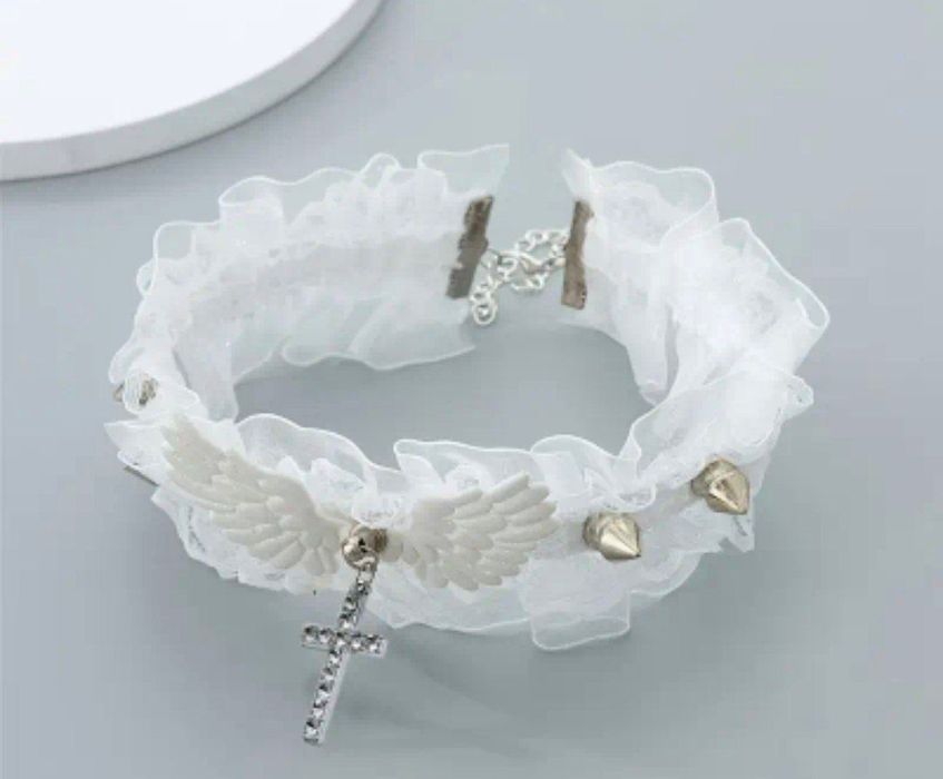 Білий мереживний чокер