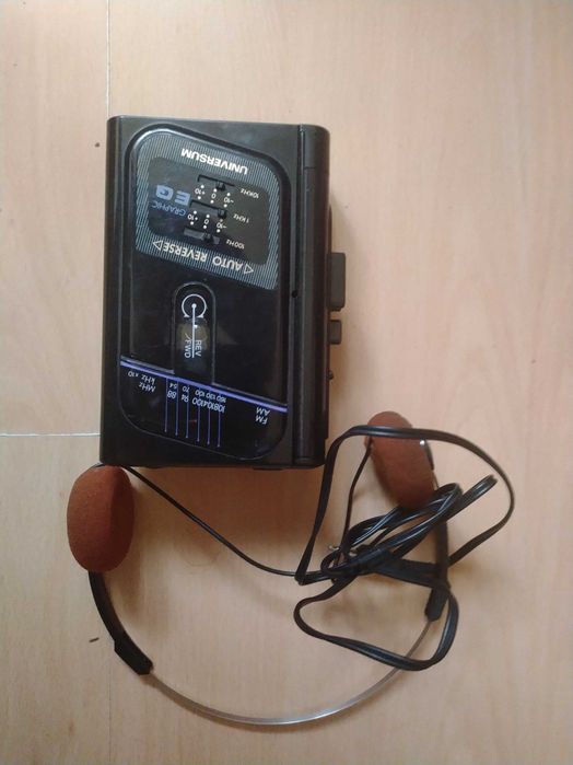 Walkman UNIVERSUM z radiem i słuchawkami + gratis