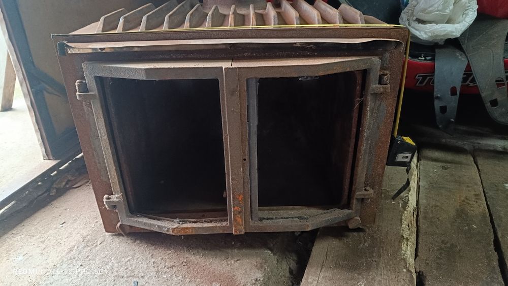 Kominek żeliwny dwudrzwiowy