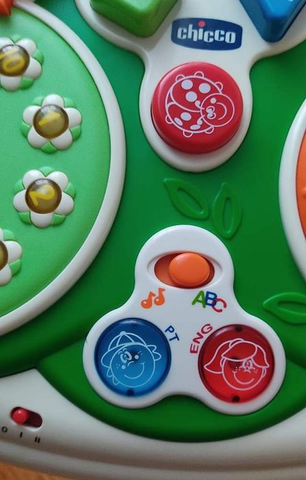 Mesa de atividades bilingue - Chicco