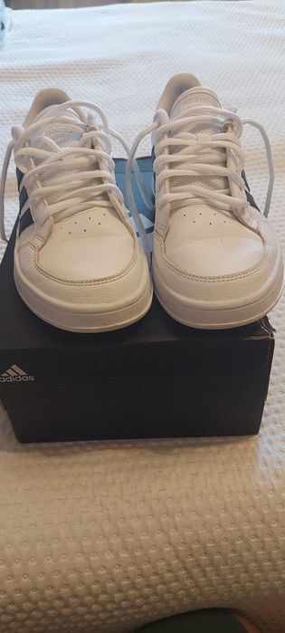 sprzedam  damskie buty Adidas
