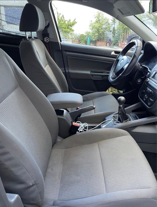 VW Golf V viatura nacional e bem estimada com poucos kms