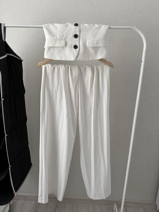 Молочний костюм українського бренду Mon-Fri, розмір S