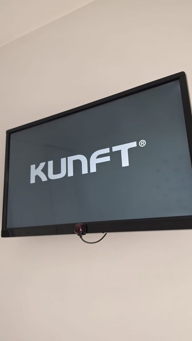 TV KUNFT 24" + Android TV Stick DQ03
