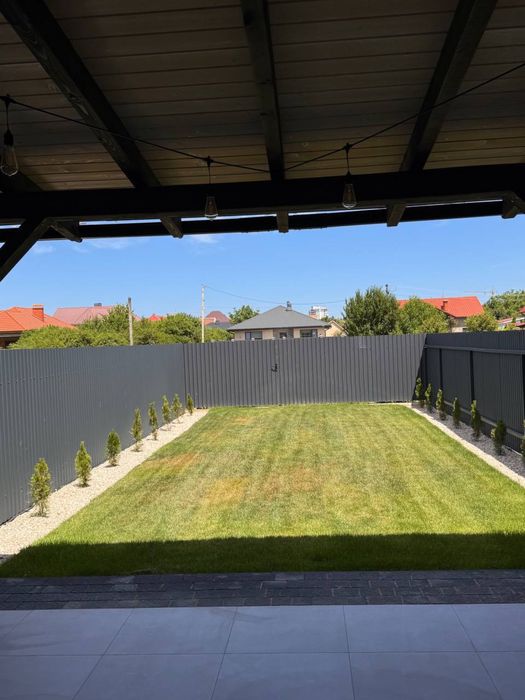 Оренда таунхаусу з своїм двором.