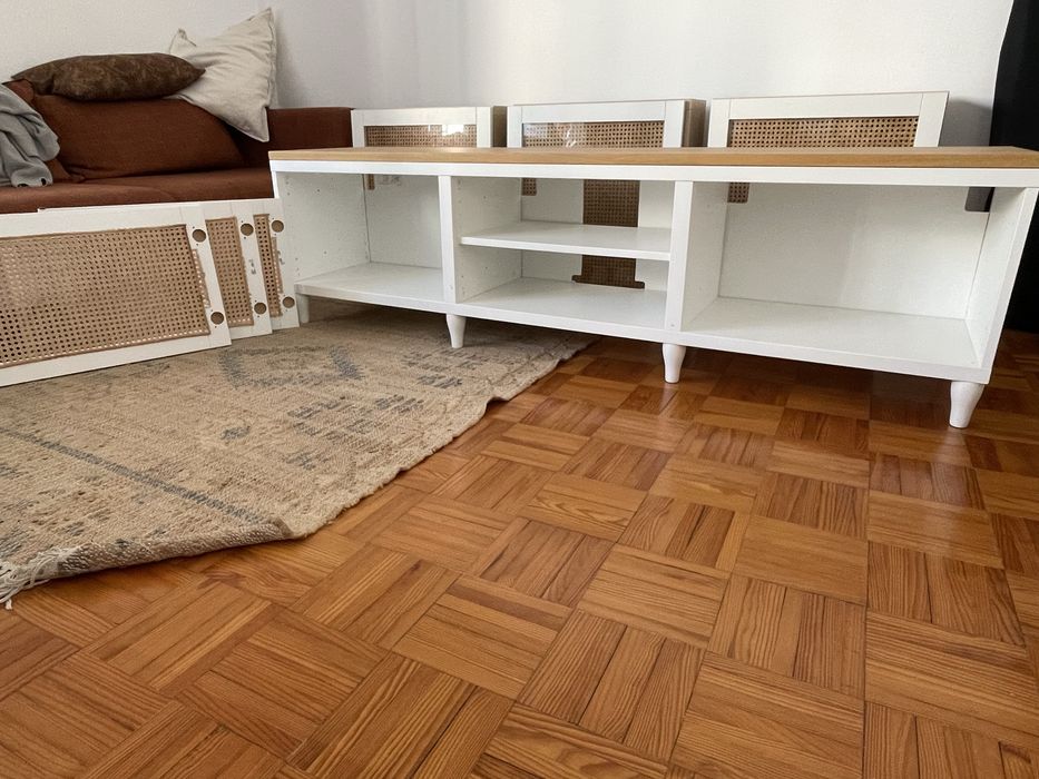 Movel TV Besta Ikea c/ palhinha (ratan)