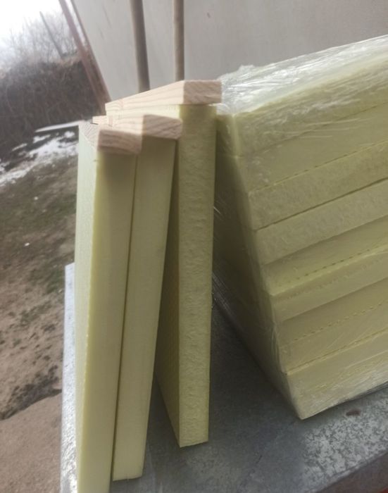 Продам тёплые заставные для пчел
Рамка Рутовская 230 мм. 
Утеплители