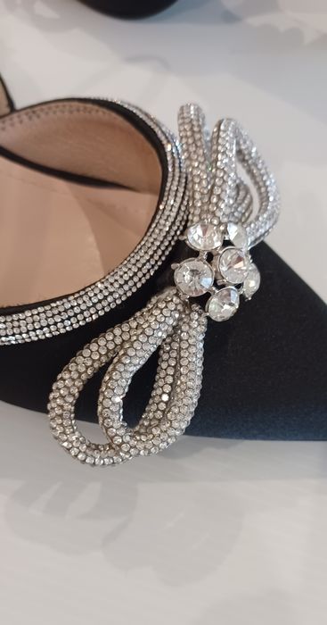 Sansaliaa com brilhantes pretas