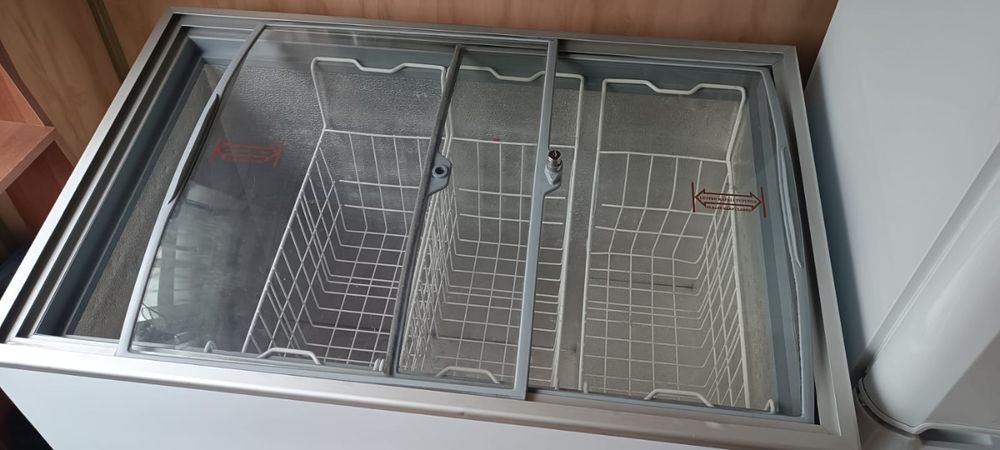 Морозильний ларь Ugur UDD 300 SCEB 238-264 л з гнутим склом