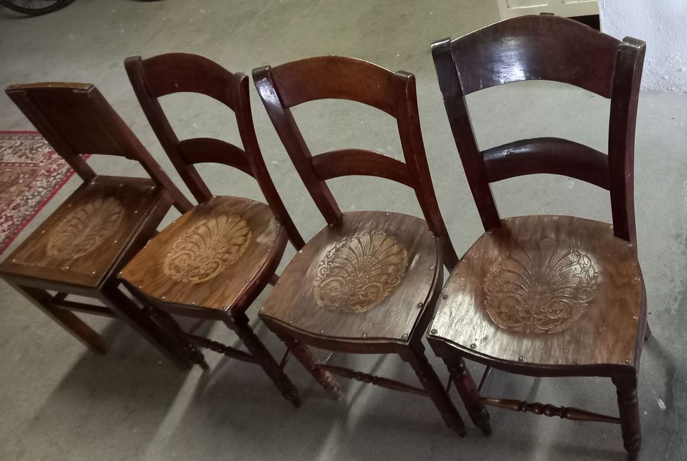 conjunto de 4 cadeiras antigas
