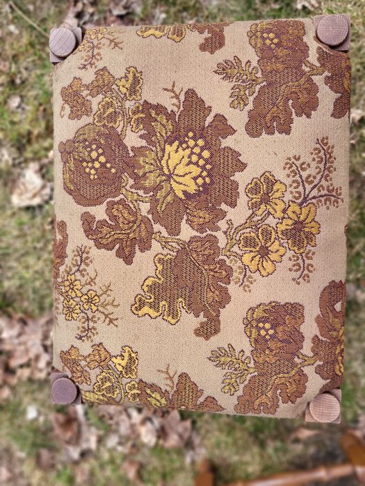 Taboret podnóżek tapicerowany dębowy drewno PRL