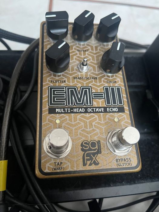 SG FX delay z modulacjami, octaver, feedback