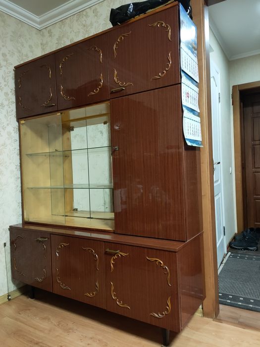 Продам 2 серванта от стенки