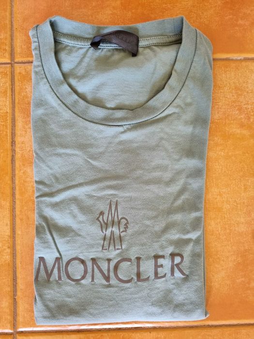 Usado uma vez: T-shirt Monclar para homem. Tamanho S. Preço 75 euros.