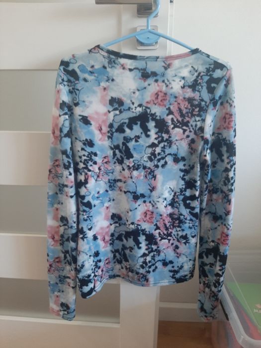 Sweter s wzory biuro praca na codzień kolory