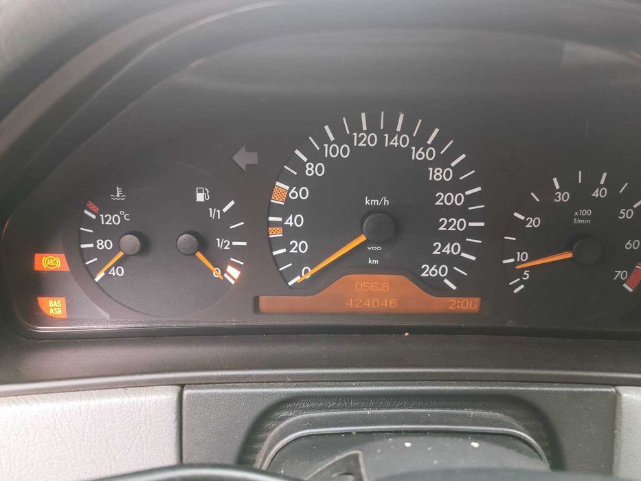 Mercedes-Benz E320