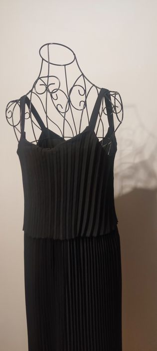 Esmara Plisowana mała czarna midi