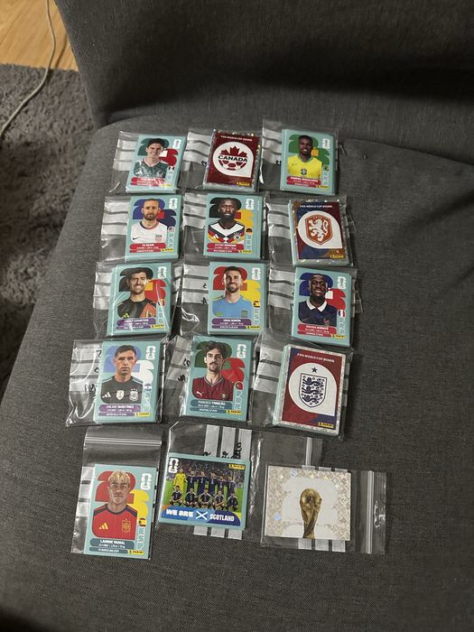Vendo 422 cromos (374 cromos não repetidos) + Caderneta + Gakpo Extra Sticker Regular