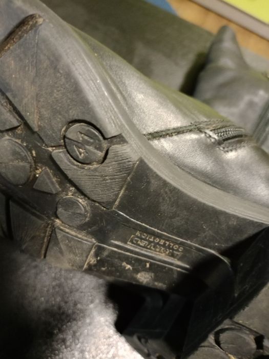 Продам женские сапоги