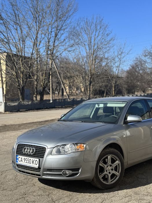 AUDI A4.