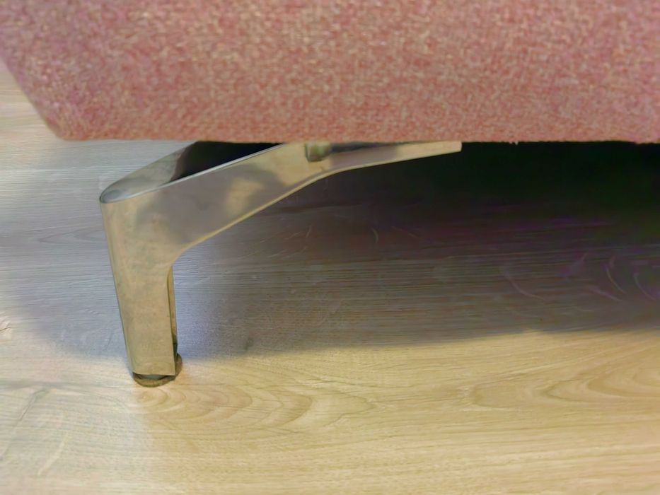 Sofá rosa bonito e confortável