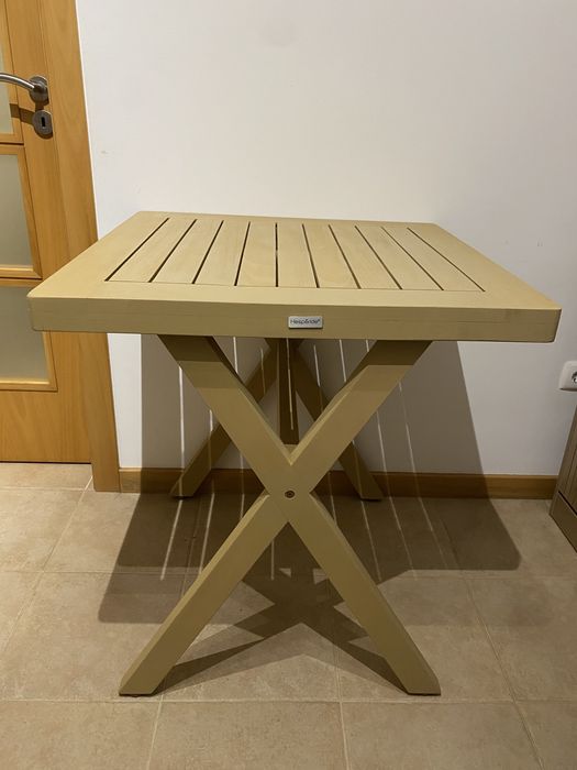 Mesa + 2 cadeiras
