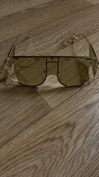 Сонцезахисні окуляри, стильні!