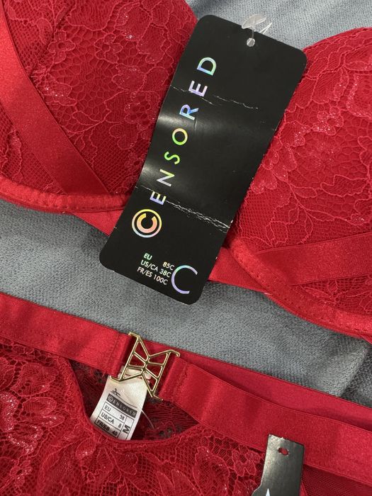 Комплект білизни, червоний бюст 85С, трусики М