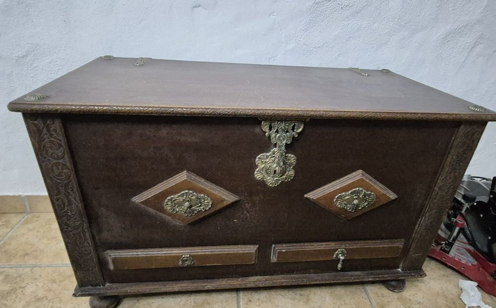 Arca baú de madeira antiga