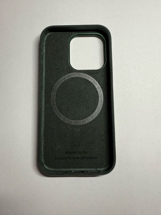 Case na iphone 15 pro z alkantary Nobleskin zielony