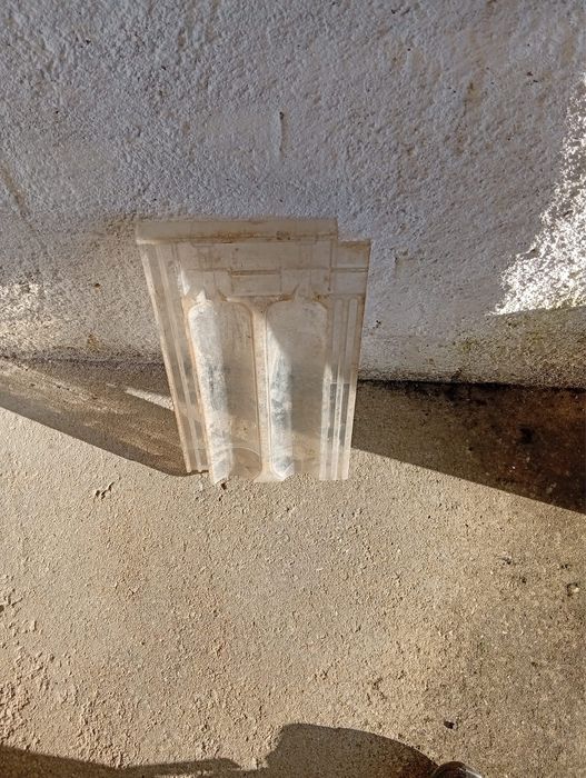 Telhas de vidro brancas e verdes