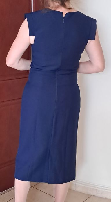 Sukienka midi granatowa prosta r.36-38"ChiChi London"