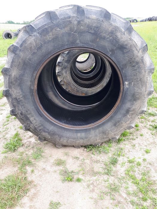 Opony wzmocnione TRELLEBORG 520/85 R - 38 (20.8 38) RADIALNE Para