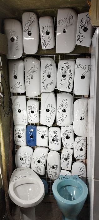 Продам унитазы, б/у для строителей,бачки.