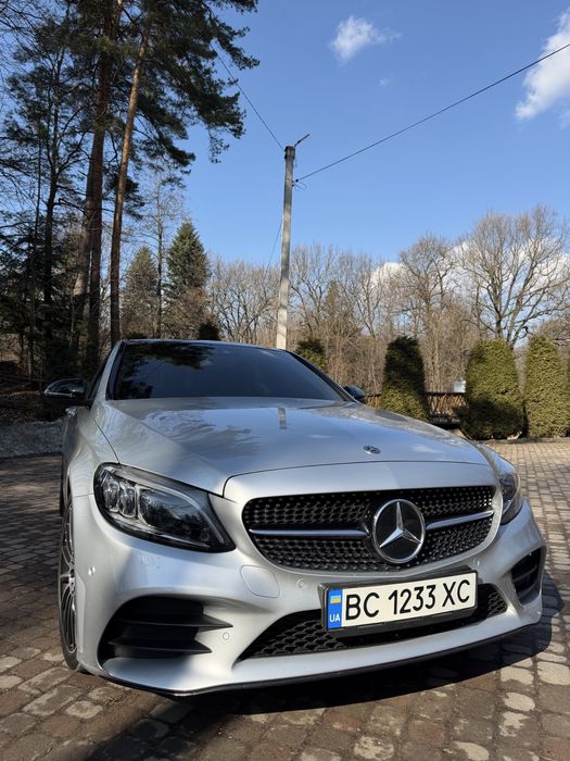 Легковий автомобіль