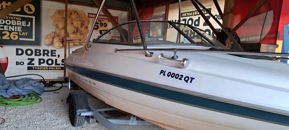 Łódz  motorowa Bayliner capri z  silnikiem zaburtowym