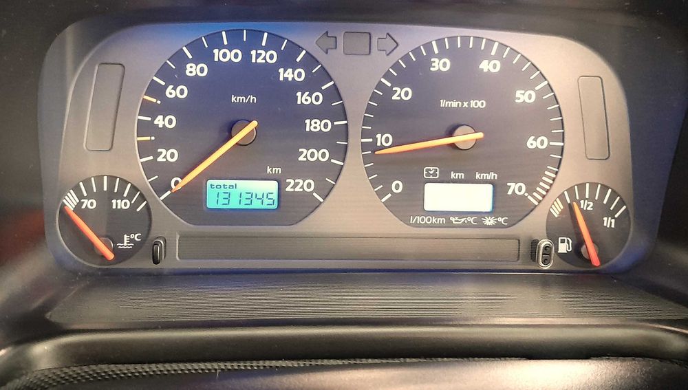 vw golf cabriolet 1.6 - Só com 131400 kms.