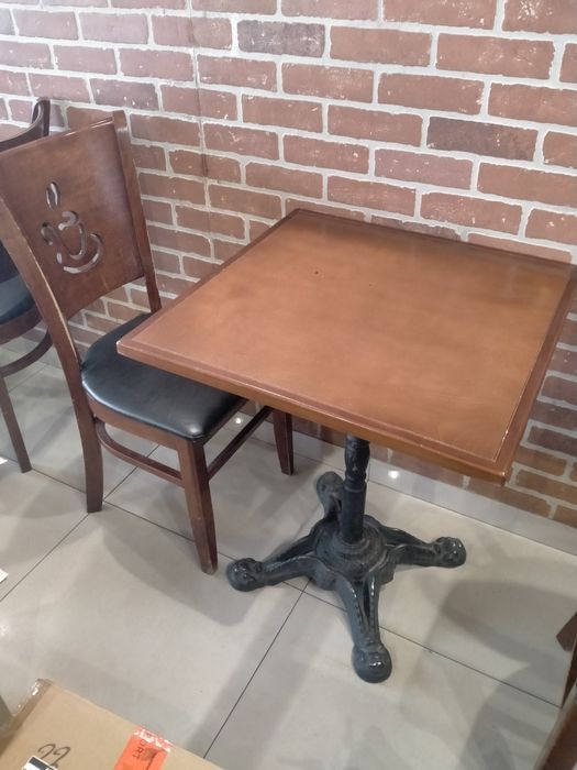 Стільці та столи