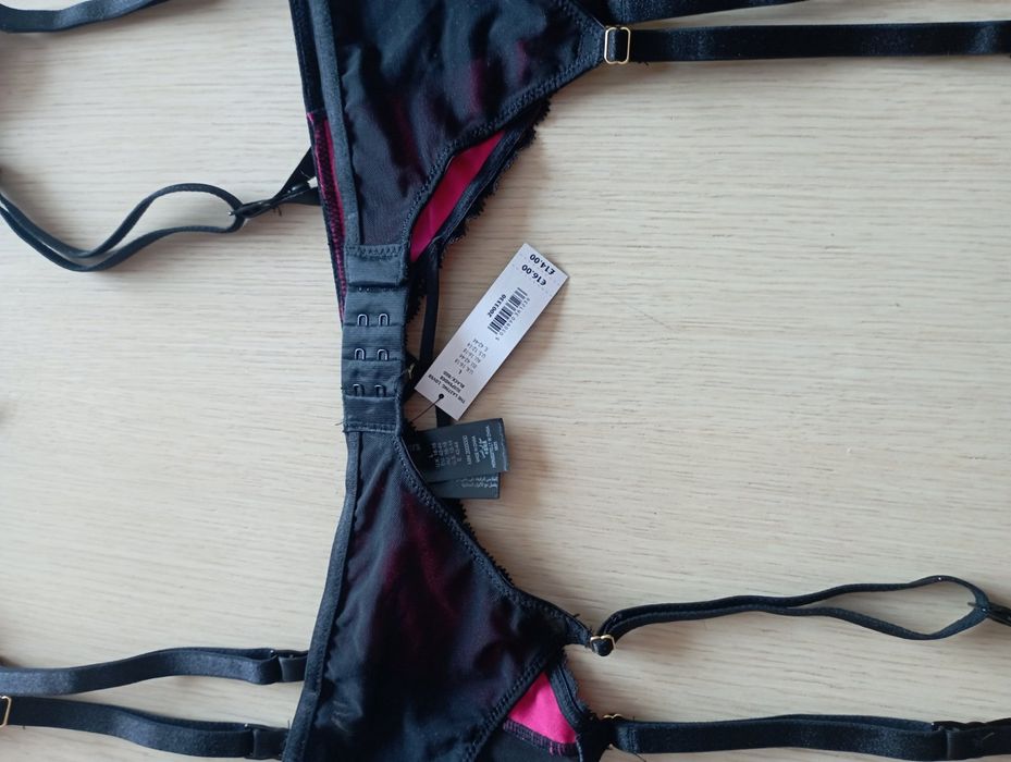 Нові пояси для панчіх Ann Summers
