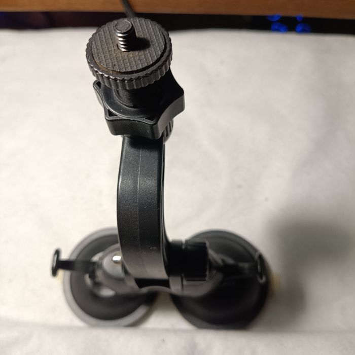 Продам Кронштейн із двома присосками для підсилювача сигналу ALIENTECH